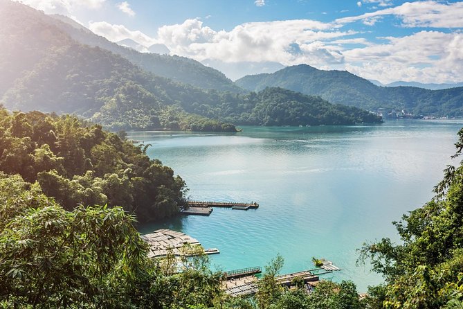 1-day Tour to Sun Moon Lake from Taipei by High Speed Rail - Gondola rides: the fastest way to understand Sun Moon Lake