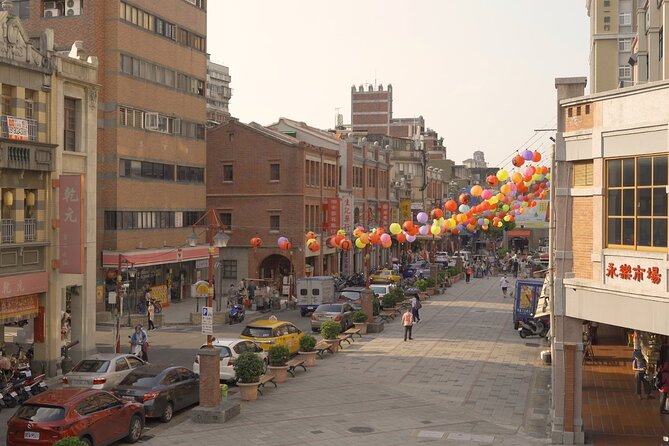 2-Hour Private Dadaocheng Walking Tour - Yongle Textile Market: Where Fabric Culture Gets Real