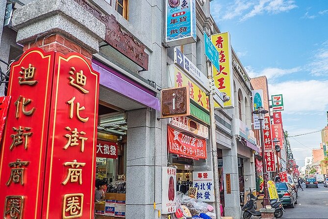 2-Hour Private Dadaocheng Walking Tour - Dihua Street: Trade History You Can Read in the Streets