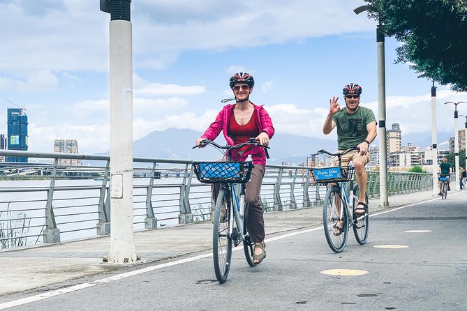 4-Hour Morning Cycling City Tour (incl. breakfast) - The morning loop begins at Wenchang Temple and Shuanglian Market
