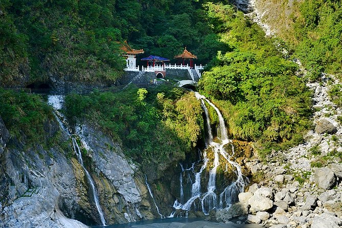 5-Day Round Taiwan Charter Car Tour - Day 3: Kenting National Park beaches, Eluanbi lighthouse, and windswept viewpoints