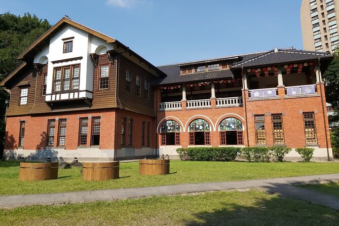 Beitou and Yangmingshan Day Tour from Taipei - Flower Clock and the park’s “soft side” between the big geology stops