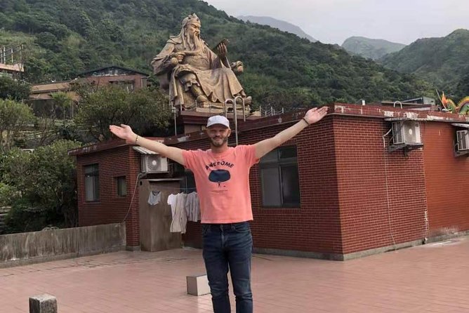 Charlie's Chartered-Private Tour Guide - Why this private charter is a smart way to see Taipei, not just pass through it