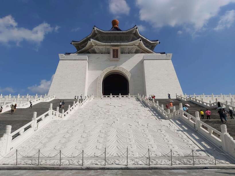 From Keelung: Private Taipei City Landmarks Shore Excursion - Chiang Kai-shek Memorial Hall: The 89 Steps and the Changing Guard