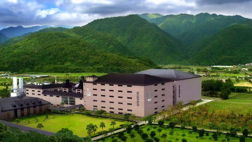 From Taipei: 5-Day Best of Round Taiwan Island Tour - The Sun Moon Lake hotel night that many people call the highlight
