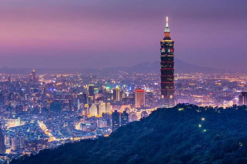 From Taipei: Best of Taiwan 9-Day Trip with Accommodation - Fort Zeelandia to Kaohsiung: From Dutch-Era Fort Walls to Buddhism With a 36-Meter Buddha