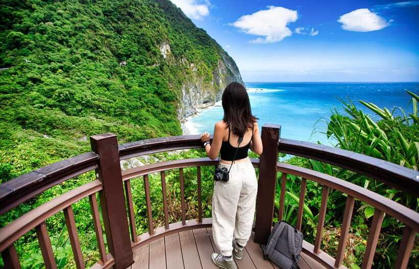 From Taipei: Best of Taiwan 9-Day Trip with Accommodation - East Coast National Scenic Area: Sea Erosion Terraces, Canyons, and Jiaoxi Nights