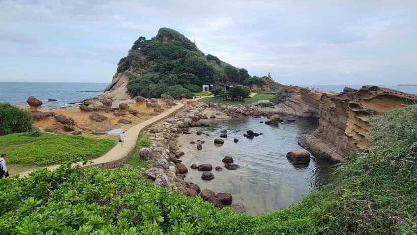 From Taipei: Best of Taiwan 9-Day Trip with Accommodation - Day 8 Free and Easy in Taipei: Choose One Area, Not Ten