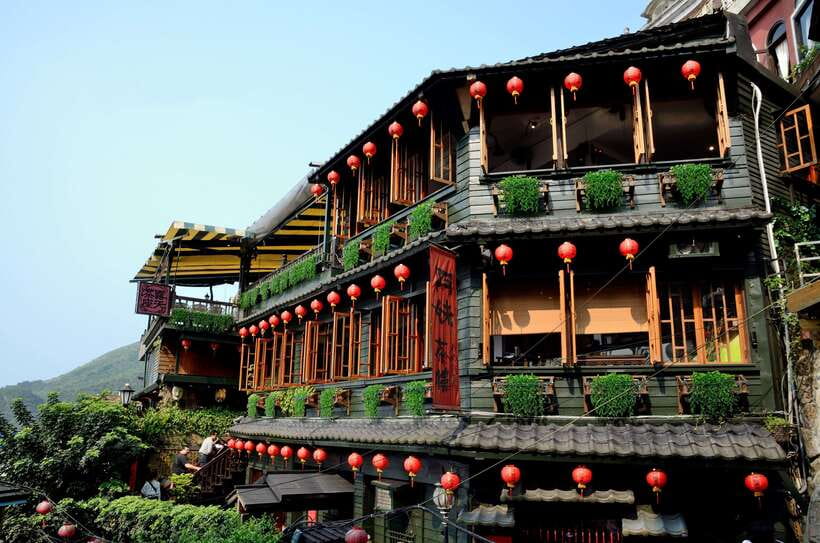 From Taipei: Full-Day Trip to Jiufen, Yehliu, Shifen & More - Yehliu Geopark: Coastal Erosion Views You Can Understand Fast