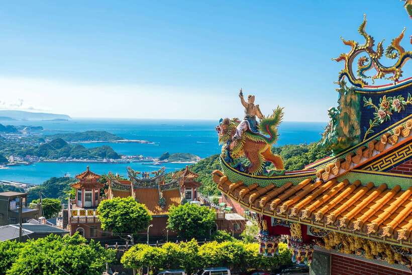 From Taipei: Jiufen & Shifen The Taiwan Charm Day Tour - Shifen Old Street and sky lantern wishes with real symbolism