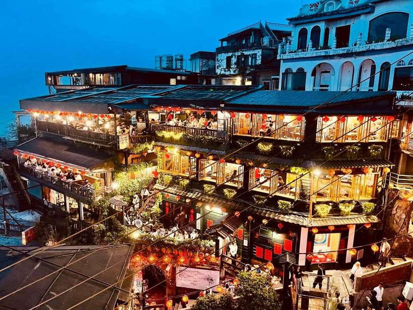 From Taipei: Old Gold Rush Town Jiufen Guided Night Tour - ShueiNanDong Golden Waterfall: Why It Turns Bronze-Like