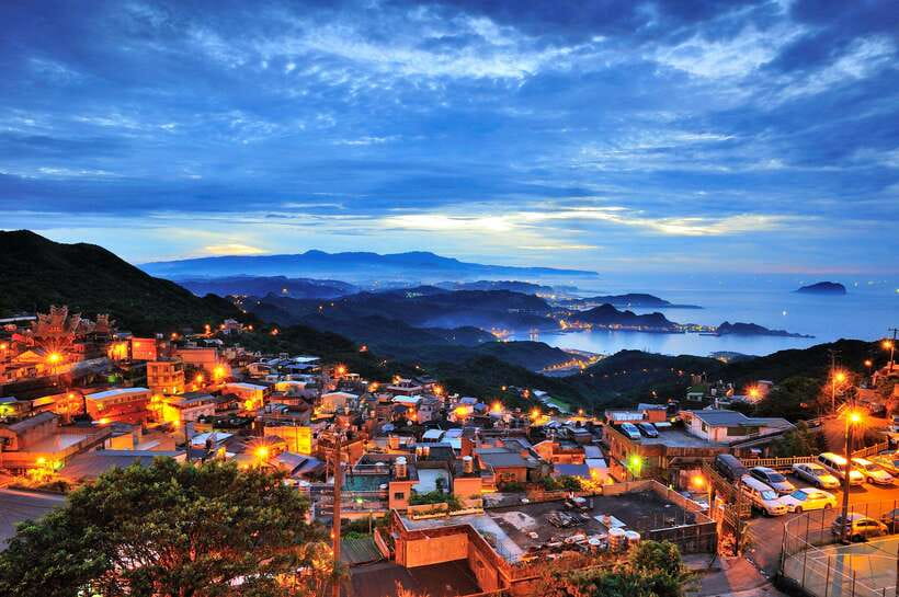 From Taipei: Old Gold Rush Town Jiufen Guided Night Tour - Baoshishan Lookout: Bay of Two Colors Views Without a Big Chore