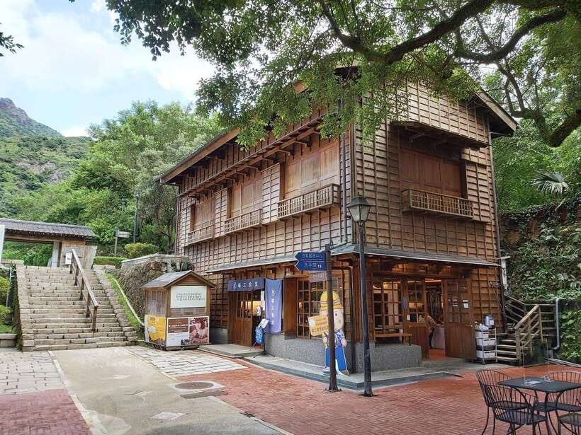 From Taipei: Old Gold Rush Town Jiufen Guided Night Tour - Chiufen Old Street at Night: Red Lanterns, Teahouses, and Taro Ball