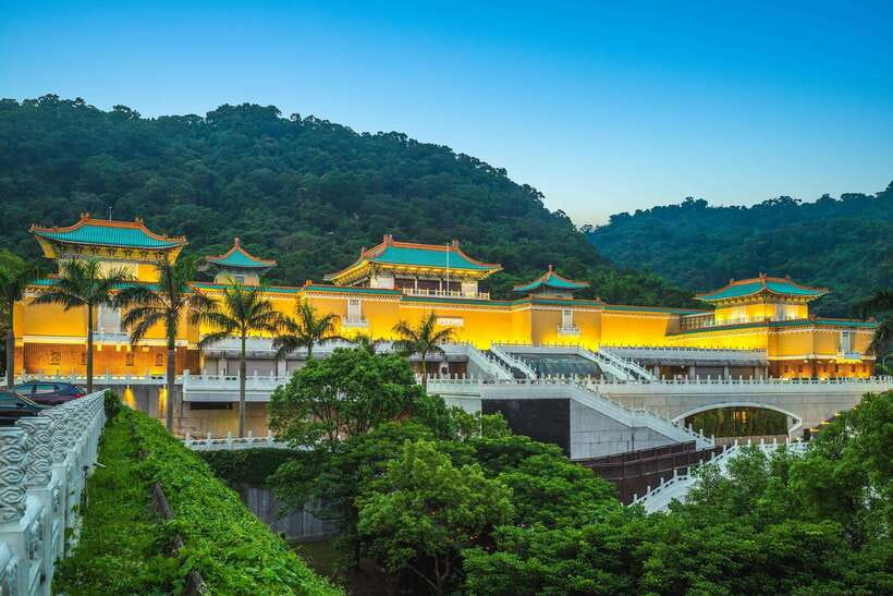 From Taipei: Private Classic Taipei Timeless Treasures Tour - National Palace Museum: where Taipei’s imperial-era art makes sense fast