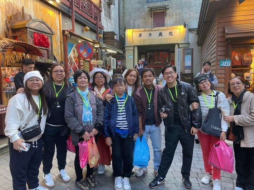 From Taipei: Shifen, Jiufen, and Yehliu Geopark Day Tour - A one-day northeast coast sampler that actually fits into a travel schedule
