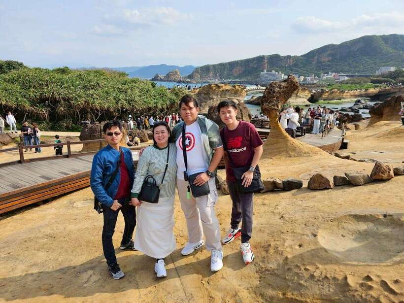 From Taipei: Shifen, Jiufen, and Yehliu Geopark Day Tour - Jiufen Old Street: the Spirited Away vibe, plus real snack time
