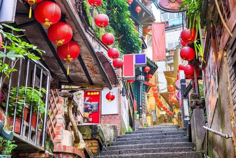 From Taipei: Shifen, Jiufen, and Yehliu Guided Day Trip - Two start times, two different routes (and why that matters)