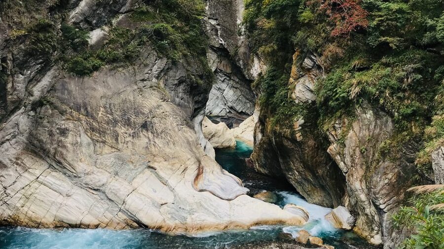 From Taipei: Taroko Gorge Private Tour - The earthquake reality, and how your guide changes the plan
