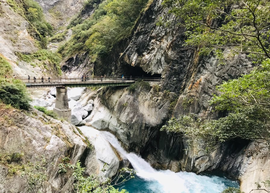 From Taipei: Taroko Gorge Private Tour - Eternal Spring Shrine: honoring the highway builders