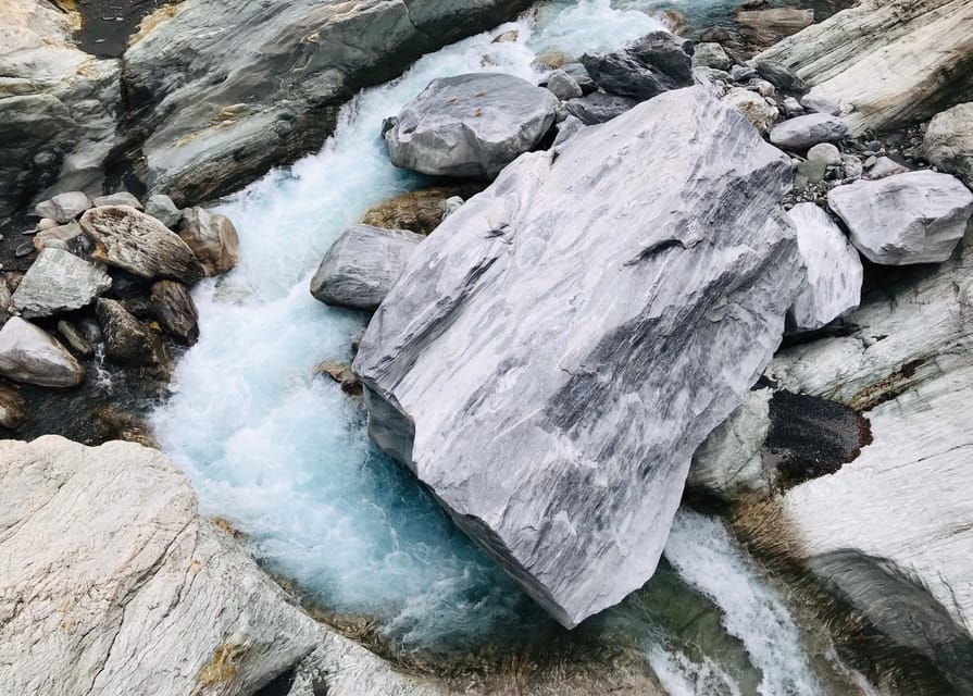 From Taipei: Taroko Gorge Private Tour - Xincheng snack break: Hualien-style bites and a local pause