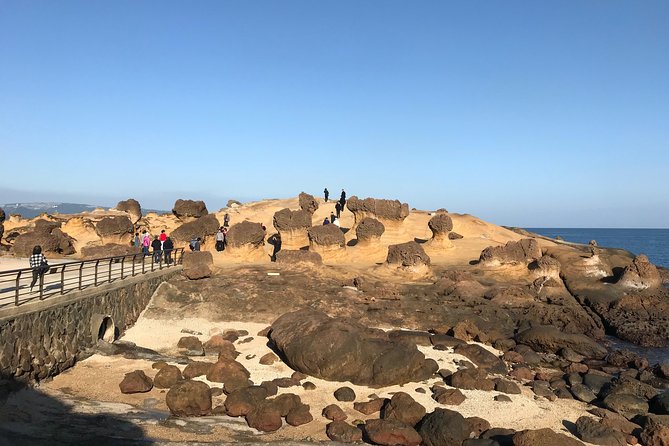 Full-Day Private Custom Keelung Shore Excursions - Longshan Temple And Chiang Kai-Shek Memorial Hall: Two Sides of Taiwan