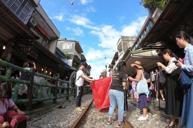 Full-Day Private Custom Keelung Shore Excursions - Lunch, Tickets, and Timing: Making 8 Hours Feel Like More