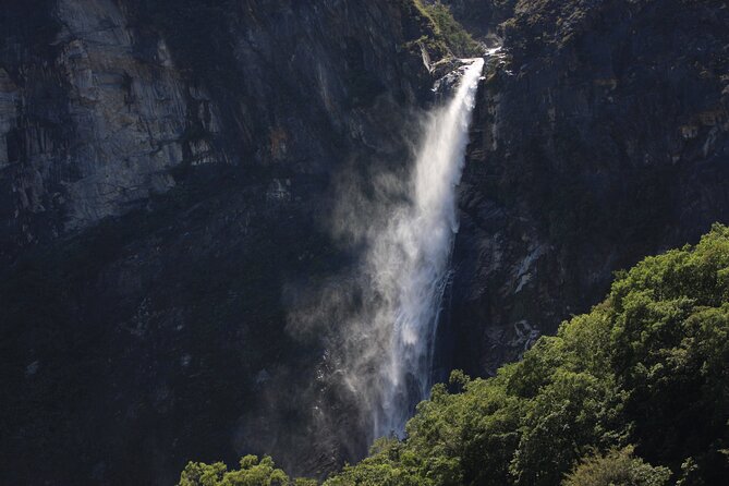 Full-Day Private Taroko National Park Tour from Hualien City - Entering Taroko National Park: the gorge core and turquoise river views