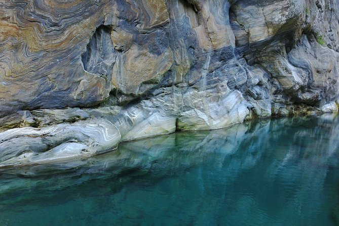 Full-Day Private Taroko National Park Tour from Hualien City - Baiyang Waterfall: the 2-km flat trail that delivers a real payoff