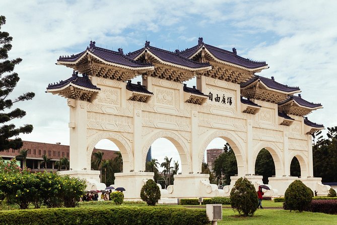 Highlights & Hidden Gems With Locals: Best of Taipei Private Tour - A Taipei Primer That Mixes Power, Faith, and Street Snacks