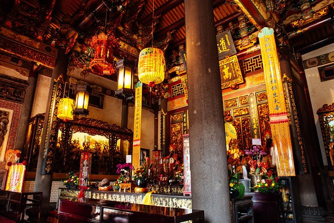 Highlights & Hidden Gems With Locals: Best of Taipei Private Tour - Stop 5: Datong Household Registration Office Area and a 38-Year-Old Bubble Tea Stop