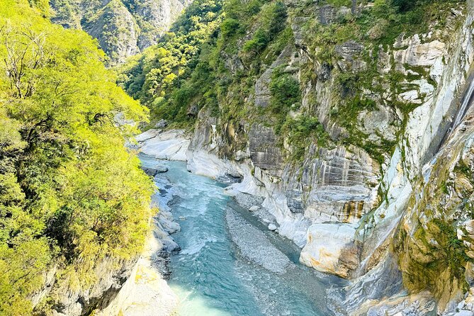 Hualien Taroko Day Tour From Ximending - Swallow Grotto via Yanzihkou Trail: The Walk You’ll Remember
