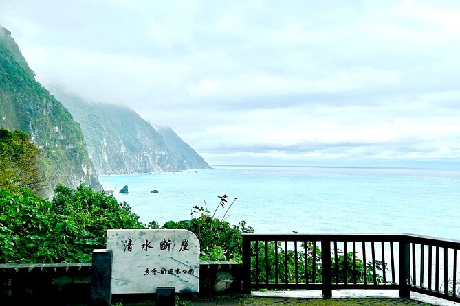 Hualien Taroko Day Tour From Ximending - Buluowan Terrace and the Suspension Bridge Time