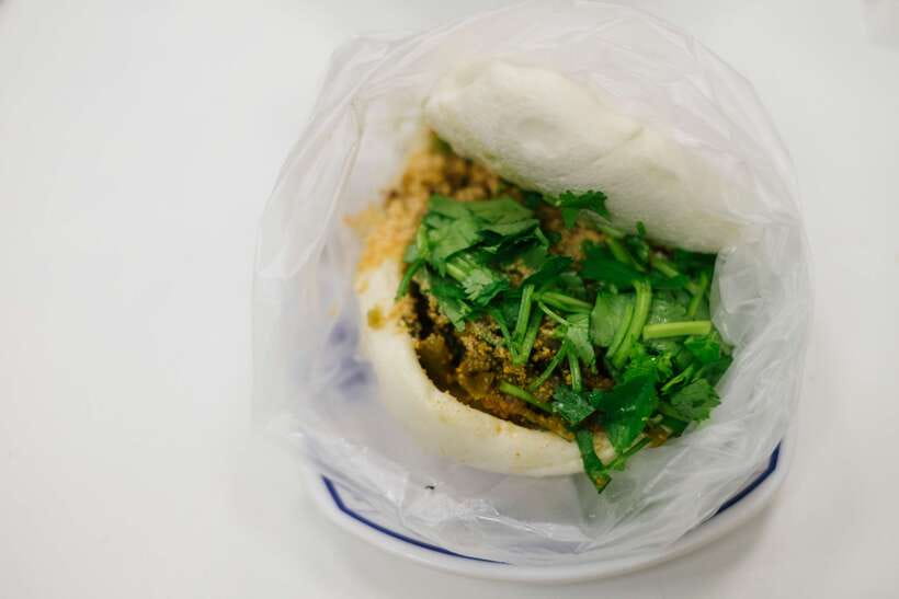Iconic Food Tour: Local Street Food, Drinks & Sites - SYS Memorial Hall and the Taipei 101 photo-op