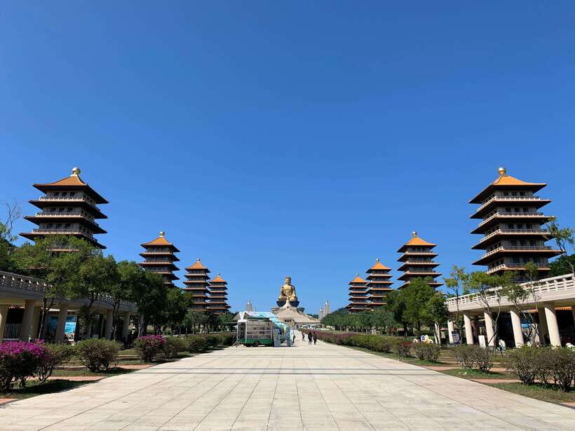 Kaohsiung: Private City Tour with Fo Guang Shan Museum - Confucius Temple and a Love River walk for real Kaohsiung rhythm