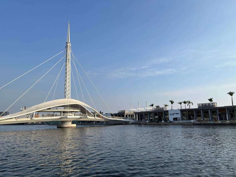 Kaohsiung: Private City Tour with Fo Guang Shan Museum - The guide quality is the real differentiator