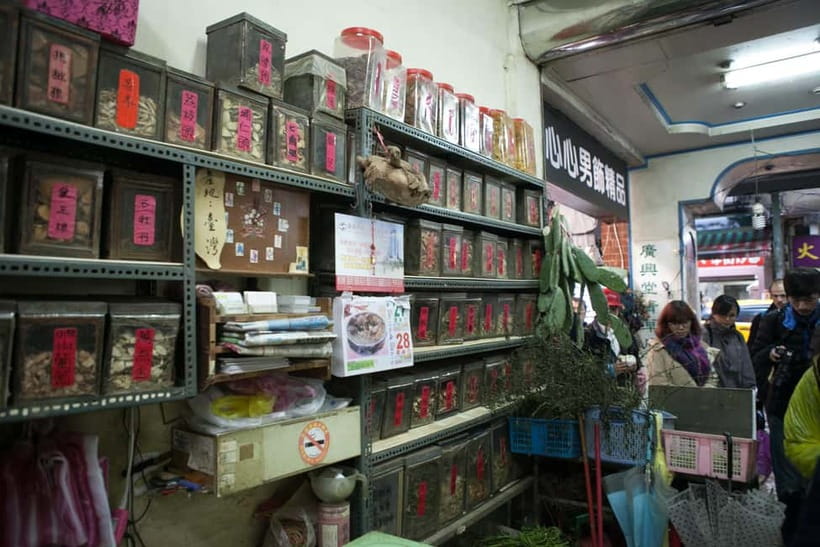 Keelung: Guided Walking Tour with Snacks and Drink - Renai Day Market and Fude Temple: Two Different Ways to Read Keelung