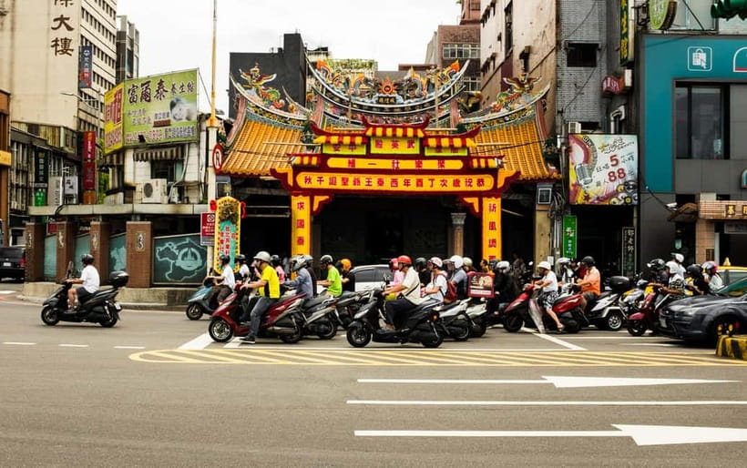Keelung: Guided Walking Tour with Snacks and Drink - Keelung Customs Office Meeting Point and the Small-Group Rhythm