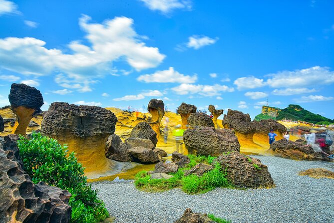 Keelung Shore Excursion: Private 6H Natural Wonder & Seafood Tour - Private tour perks: why it feels easier than a bus day
