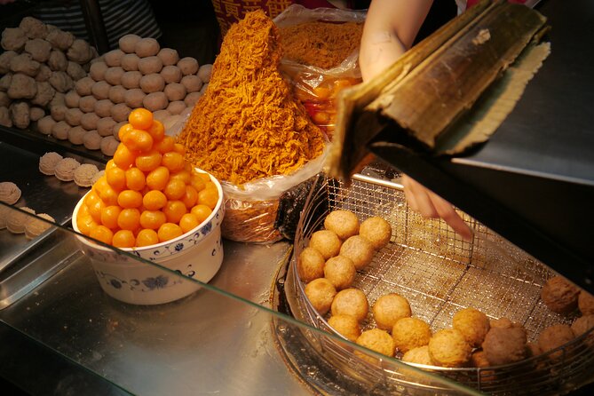 Local Favorites: Taiwan Night Market Food Tour in 2 hours - Guides make the difference, especially when they know the neighborhood