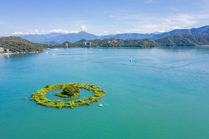Nantou Day Tour: Sun Moon Lake & Ita Thao Pier from Taipei - Xiangshan Visitor Center: A Short Cultural Stop That Also Helps You Reset