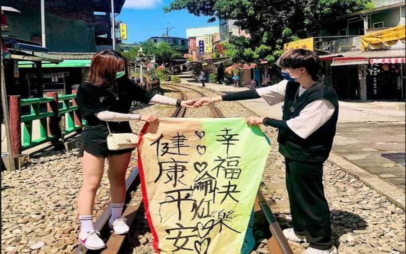 New Taipei: Pingxi Sky Lantern Festival Experience in Shifen - Price and Value: Getting the Main Event for About $6