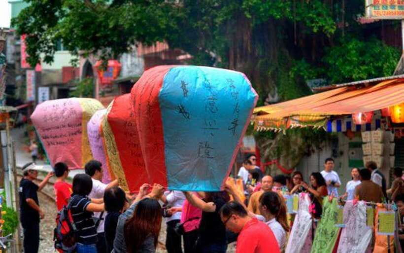 New Taipei: Pingxi Sky Lantern Festival Experience in Shifen - Writing Your Wish on Paper and Bamboo (And Making It Personal)