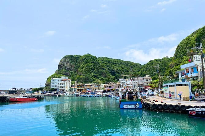 Northeast Coast Instagram Photo Tour in Keelung & New Taipei - Keelung Miaokou Night Market: Food Photos and a One-Hour Game Plan