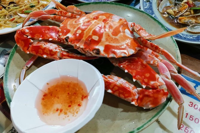 Northern Taiwan Private Adventure: Yehliu, Jiufen, & Pingxi - Golden Waterfall and Yin Yang Sea: short stops with strong payoff