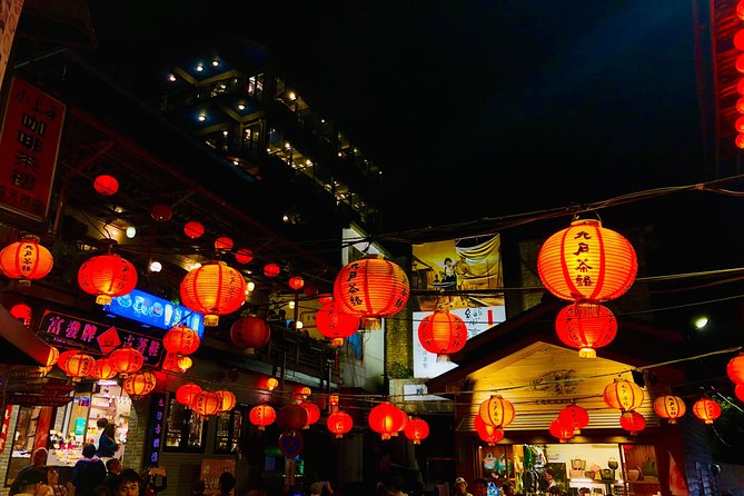 One-day private chartered car tour in Taipei: Yehliu, Jiufen, Pingxi, North Coast popular attractions with chartered car, professional Chinese/English driver - Stop 2, Jiufen Old Street: taro snacks, hilly lanes, and evening energy