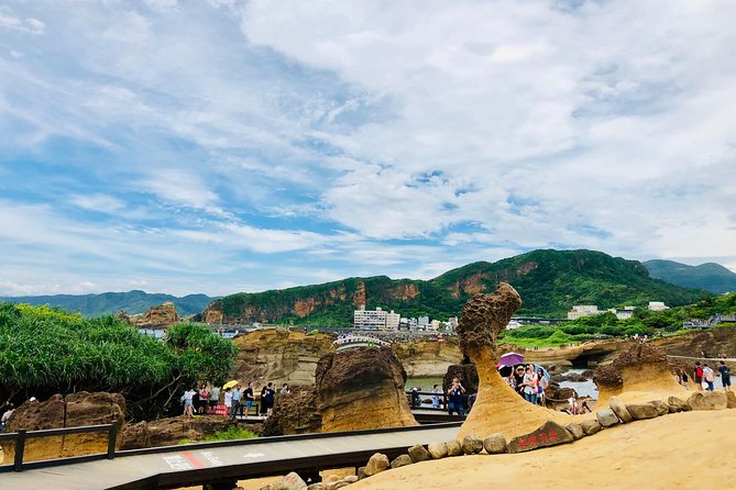 One-day private chartered car tour in Taipei: Yehliu, Jiufen, Pingxi, North Coast popular attractions with chartered car, professional Chinese/English driver - What is included, what is not, and how to avoid surprise costs