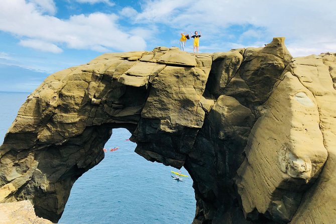 One-day private chartered car tour in Taipei: Yehliu, Jiufen, Pingxi, North Coast popular attractions with chartered car, professional Chinese/English driver - The car and your driver: what you get for a single group price
