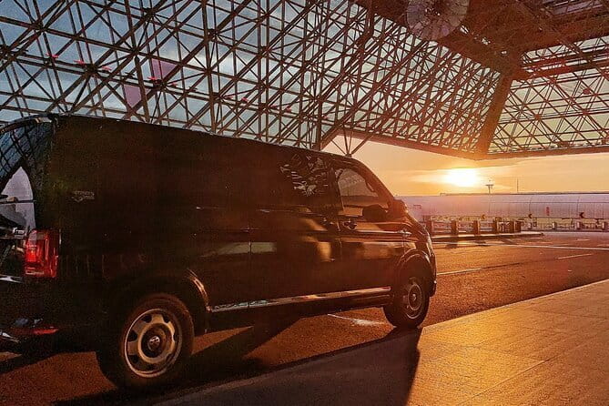 One-way Private Transfer between Jiufen and Taipei - Luggage and child seat rules you should know upfront