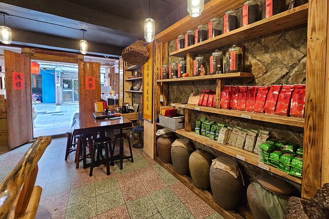Pinglin Tea Culture & Maokong Day Tour from Taipei - Shiding and Thousand Island Lake: When the Scenery Gets Dramatic