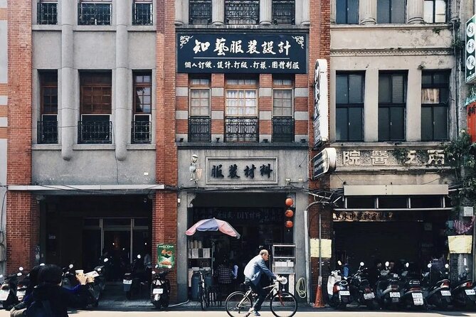 Private Cruise Tour from Keelung: Trip to Taipei - Dihua Street and Dadaocheng Shops, When Your Cruise Lets You
